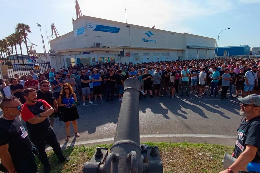 Cadizko metalgintzarena historikoa da. 1.000 langileko asanblada batek UGTren aurreakordioari ezezko bozka eman dio eta greba mugagabea mantendu du