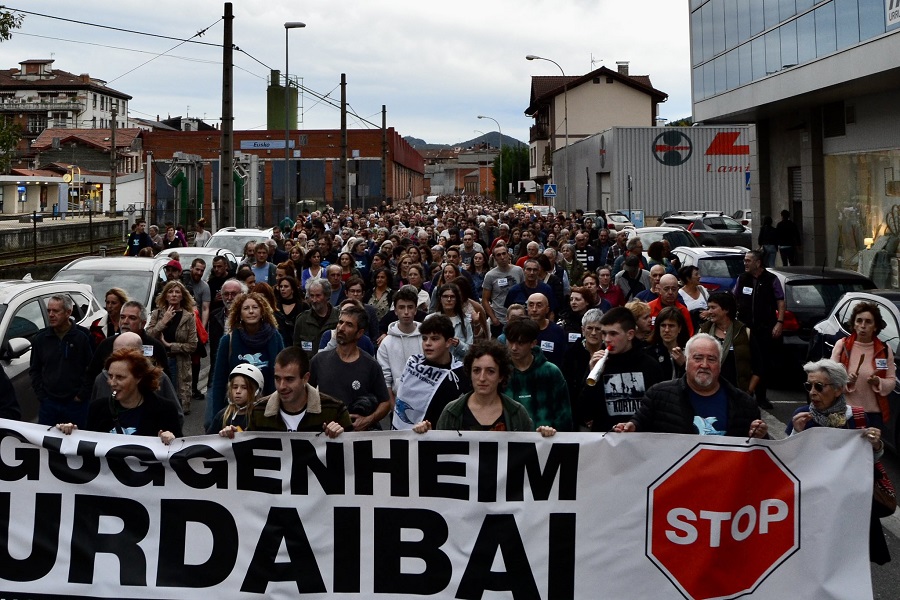 Guggenheim Urdibairi ez! Busturialdea ez dago salgai