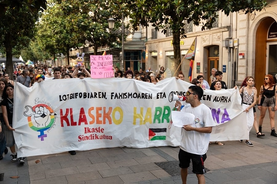Hamarnaka mila lagun mobilizatu dira kaleetan harrotasun kritiko, antifaxista eta klasekoaren alde