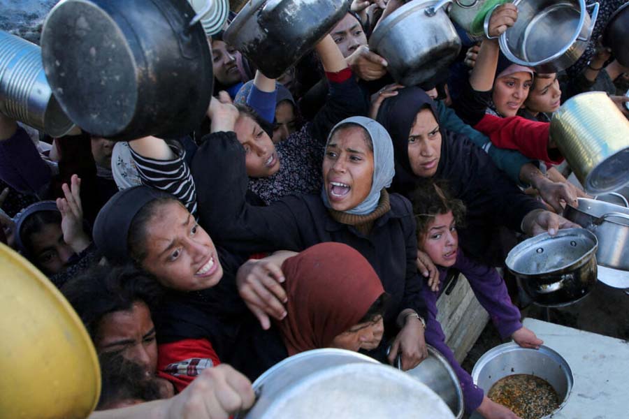 Sionismoak eta Trumpek herri palestinarra akabatzeko gosez hiltzera kondenatu dute.  Hiltzaile hauei geldiarazi behar diegu!