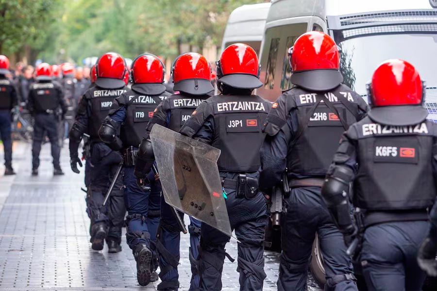 Borroka antifaxistak errepresioari eta Ertzaintzaren basakeriari aurre egitea dakar