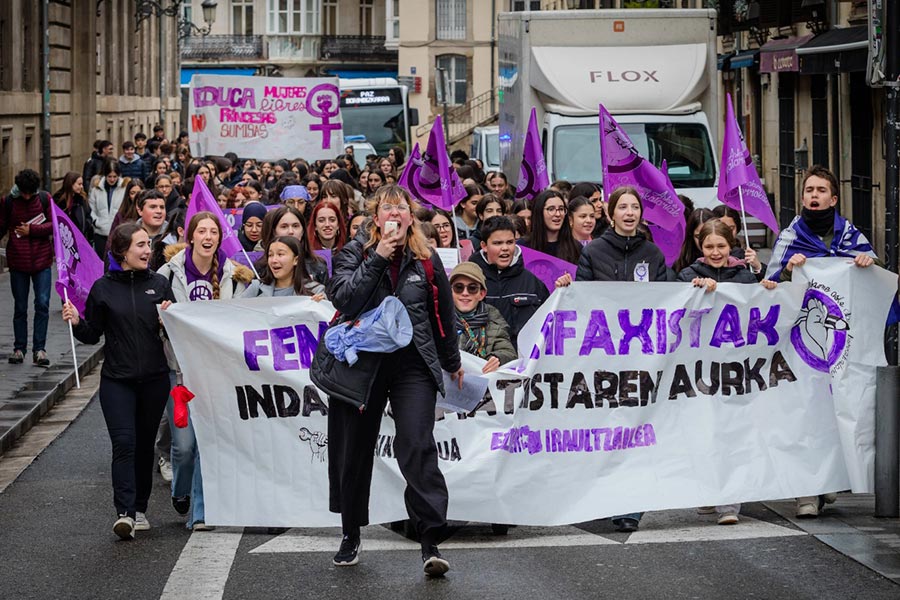 Uholde more batek 40 hiri bete ditu ikasle greba feministan