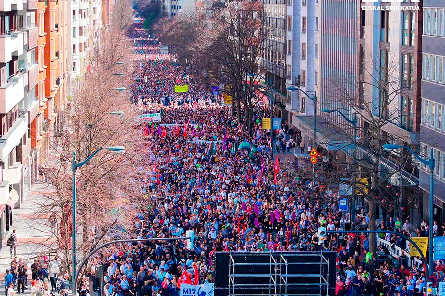 Greba orokor historiko batek Hego Euskal Herriko kaleak geldiarazi ditu. Horrela lortzen dira eskubideak!