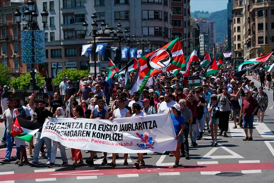 Ertzaintzaren basakeria Loiun Global Sumud Flotillako aktibisten aurka