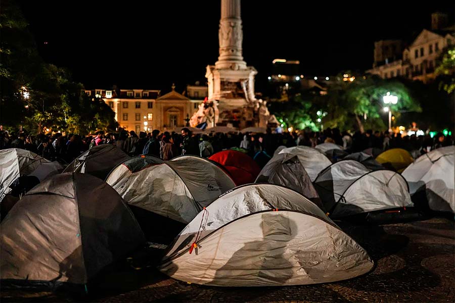 Poliziak bortizki hustu ditu Lisboako eta Portoko kanpaldiak