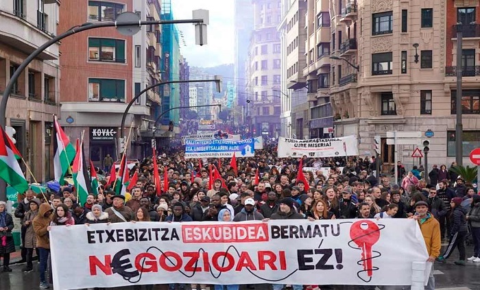 Etxebizitza-eskubidearen aldeko manifestazio jendetsuak bata bestearen atzetik datoz. Alokairuen greba erabat posible da!